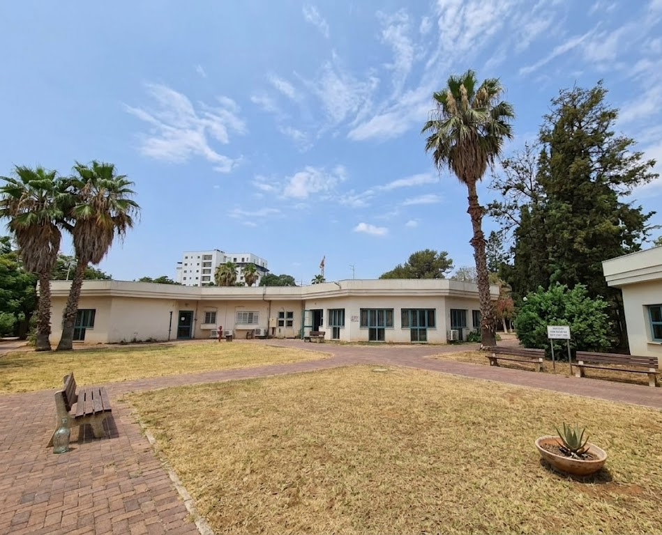 גבעת השלושה (עמותת קשת)